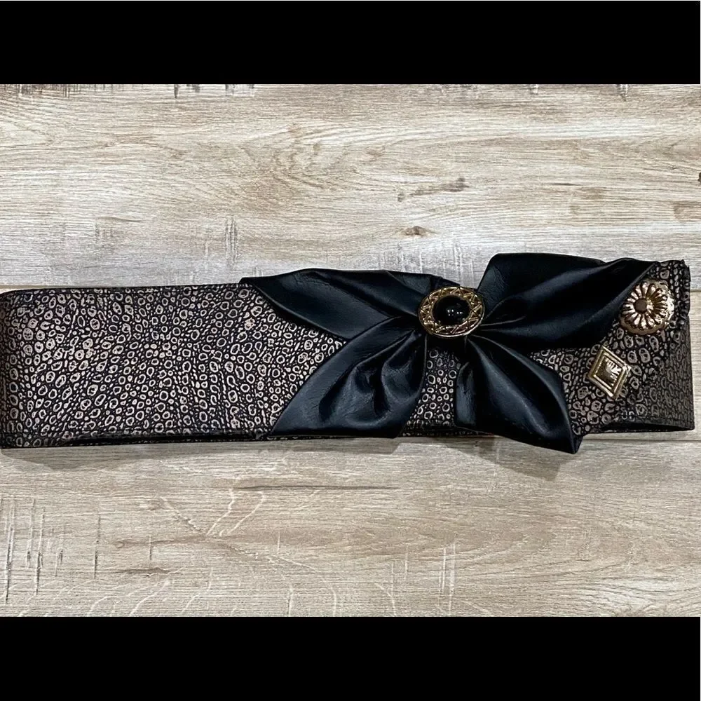 VINTAGE 80s Gold Embossed Waist Belt Bow & Buttons